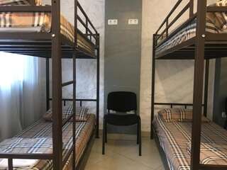 Хостелы Fox Hostel Николаев Спальное место на двухъярусной кровати в общем номере для мужчин и женщин-2